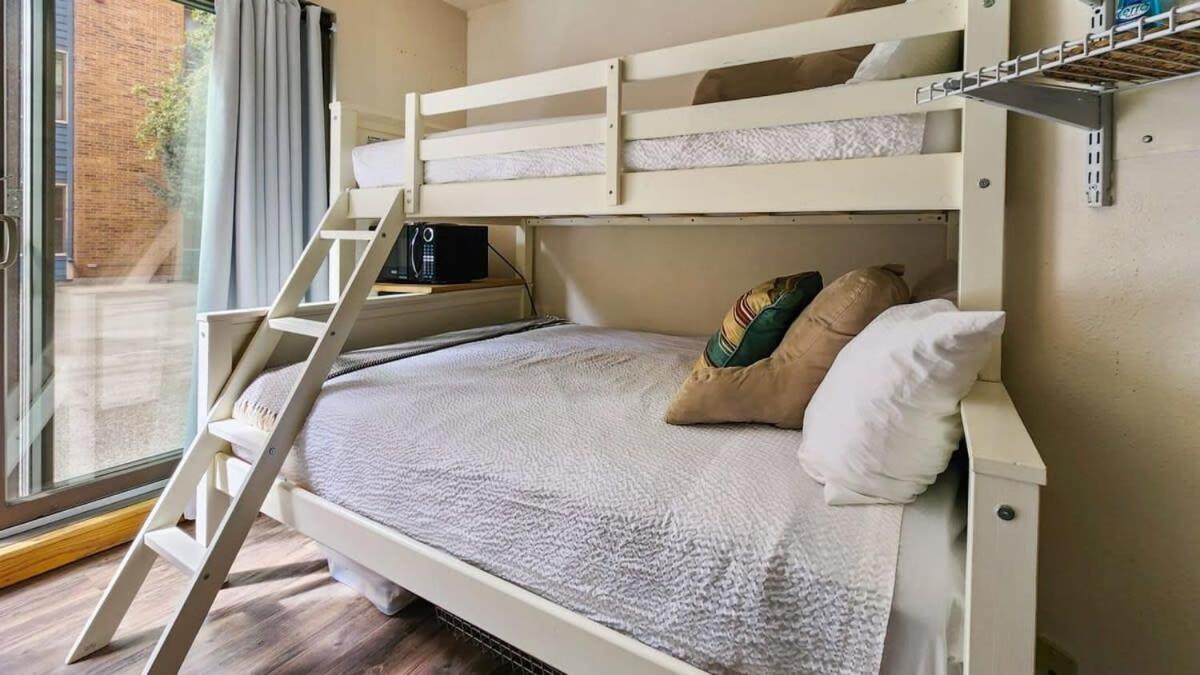 Cozy Studio With Shared Pool -3 Min To Ski Lift Брекенридж Экстерьер фото