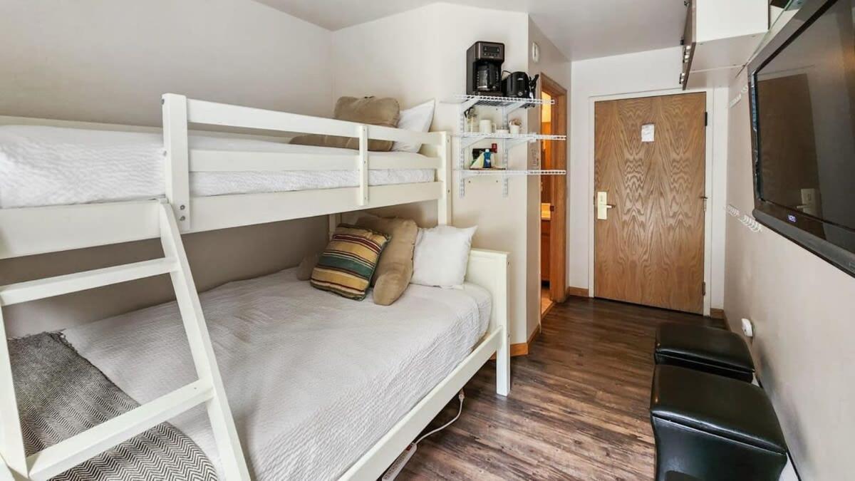 Cozy Studio With Shared Pool -3 Min To Ski Lift Брекенридж Экстерьер фото