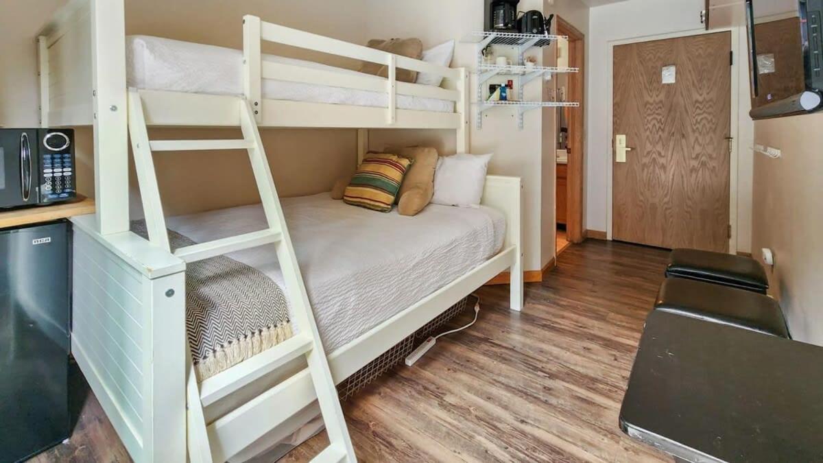 Cozy Studio With Shared Pool -3 Min To Ski Lift Брекенридж Экстерьер фото